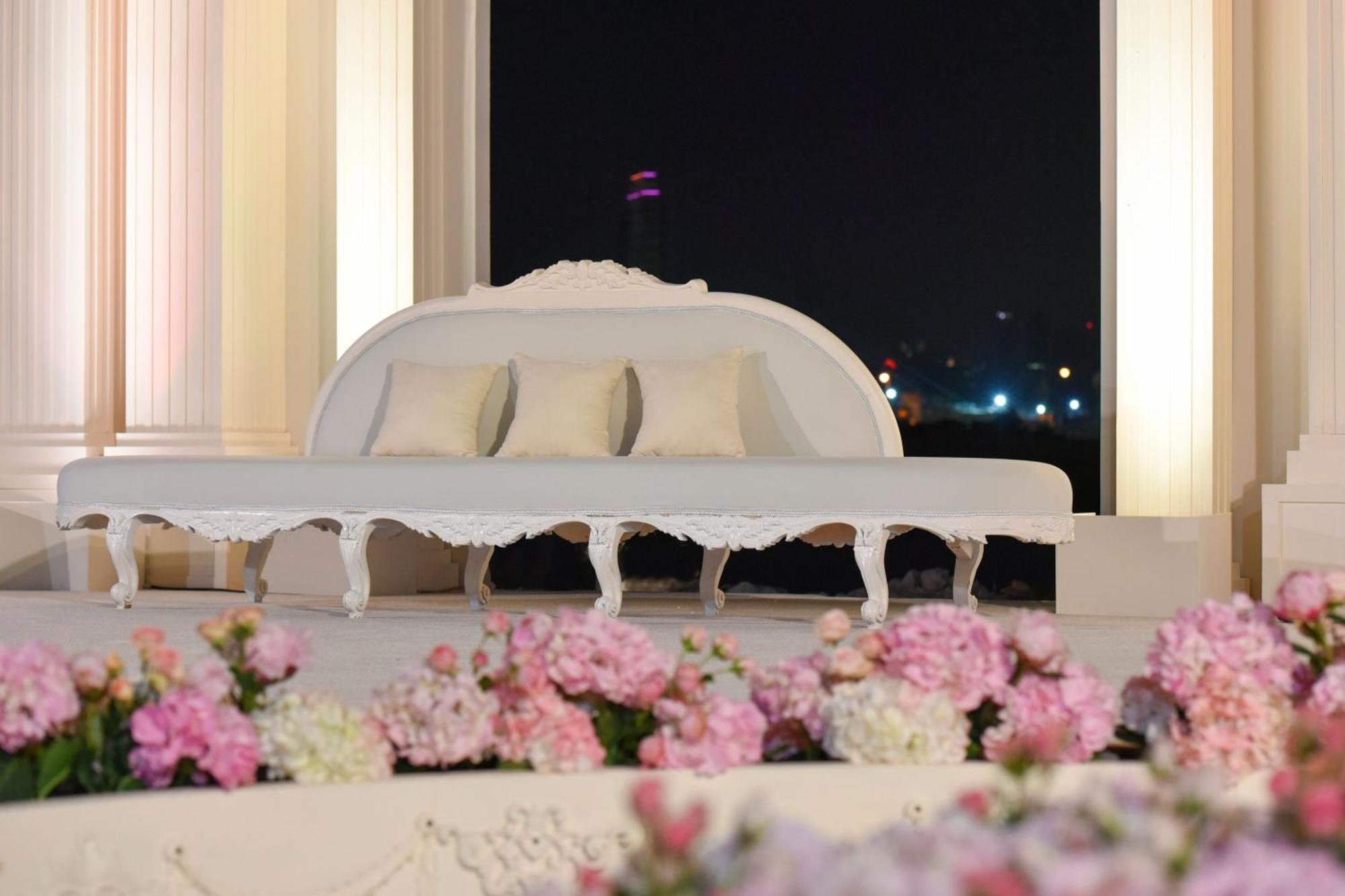 เดอะ ริตซ์-คาร์ลตัน โดฮา Hotel ภายนอก รูปภาพ A traditional Malay wedding couch