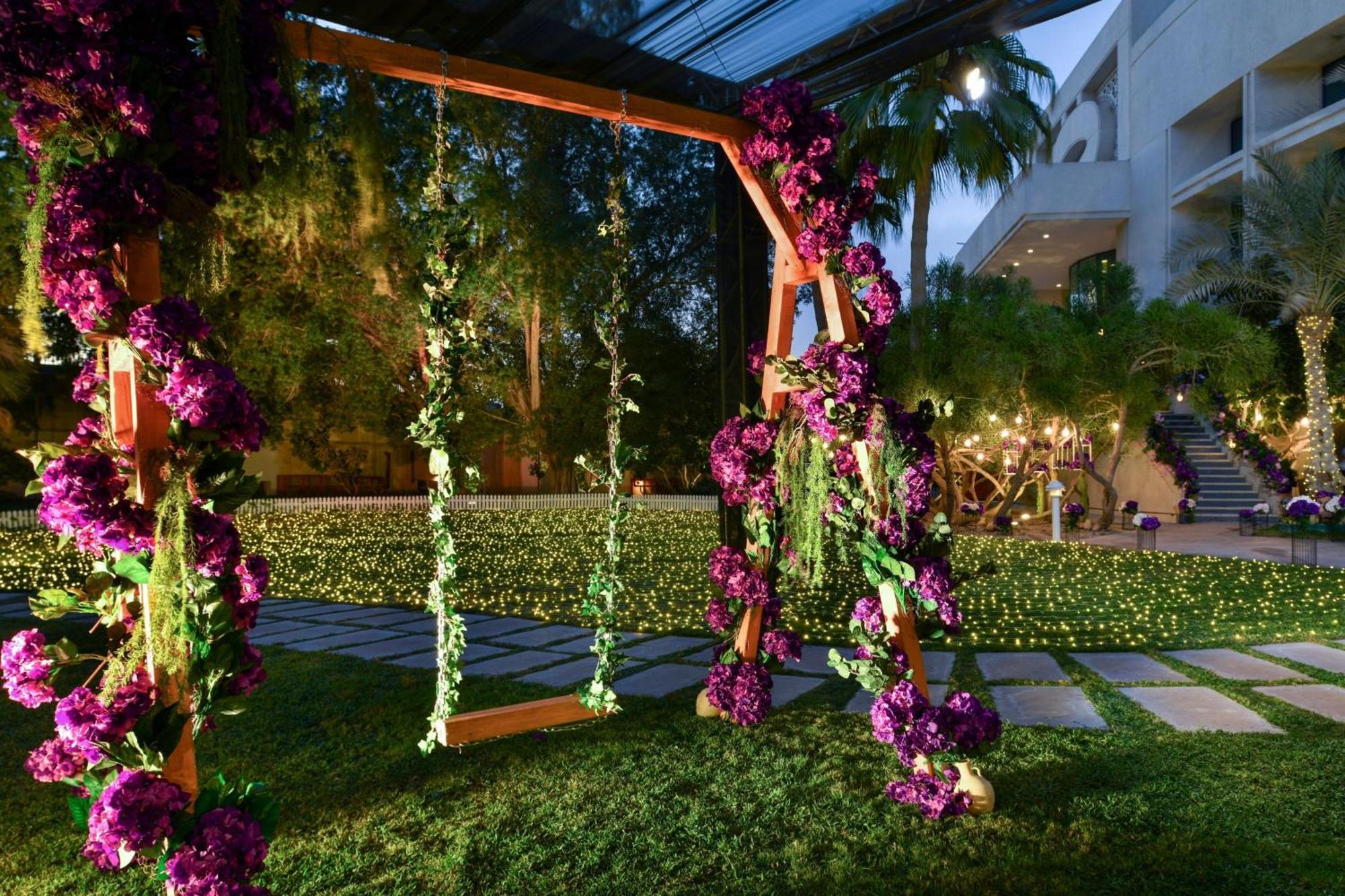 เดอะ ริตซ์-คาร์ลตัน โดฮา Hotel ภายนอก รูปภาพ The garden at the Four Seasons Hotel, Miami
