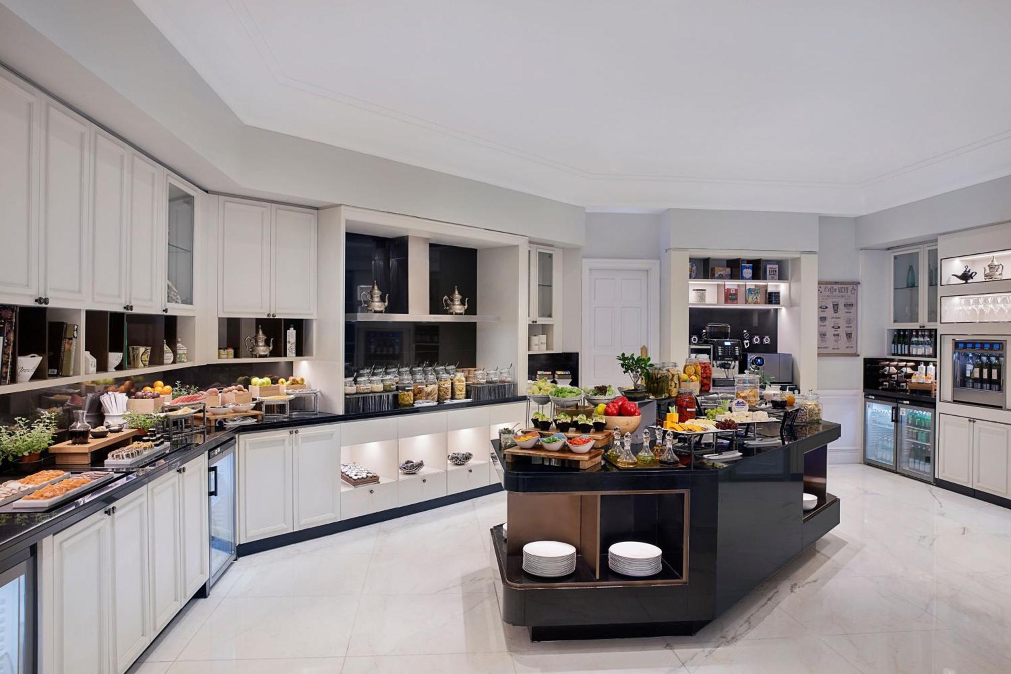 เดอะ ริตซ์-คาร์ลตัน โดฮา Hotel ภายนอก รูปภาพ The kitchen at the Ritz-Carlton, Dubai