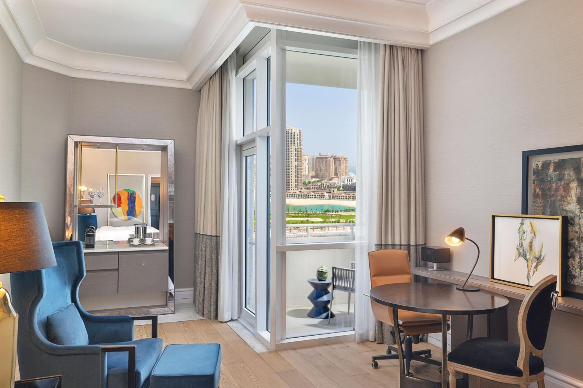 เดอะ ริตซ์-คาร์ลตัน โดฮา Hotel ภายนอก รูปภาพ A guest room at the Westin Dubai