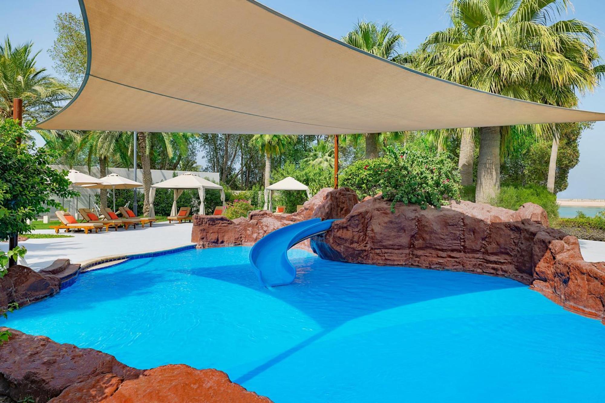 เดอะ ริตซ์-คาร์ลตัน โดฮา Hotel ภายนอก รูปภาพ Shade sail over a pool