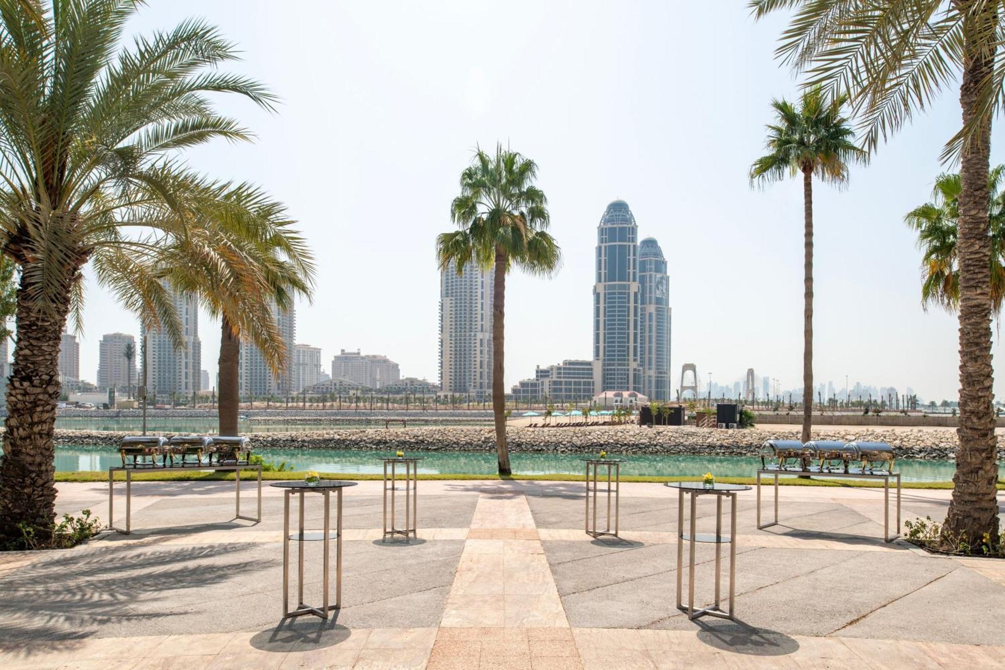 เดอะ ริตซ์-คาร์ลตัน โดฮา Hotel ภายนอก รูปภาพ View of the Doha skyline from the museum