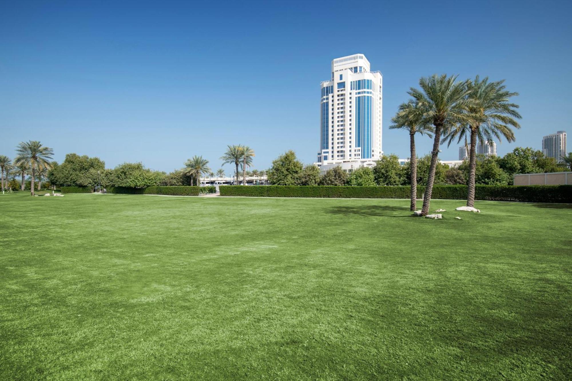 เดอะ ริตซ์-คาร์ลตัน โดฮา Hotel ภายนอก รูปภาพ Dubai Polo & Equestrian Club