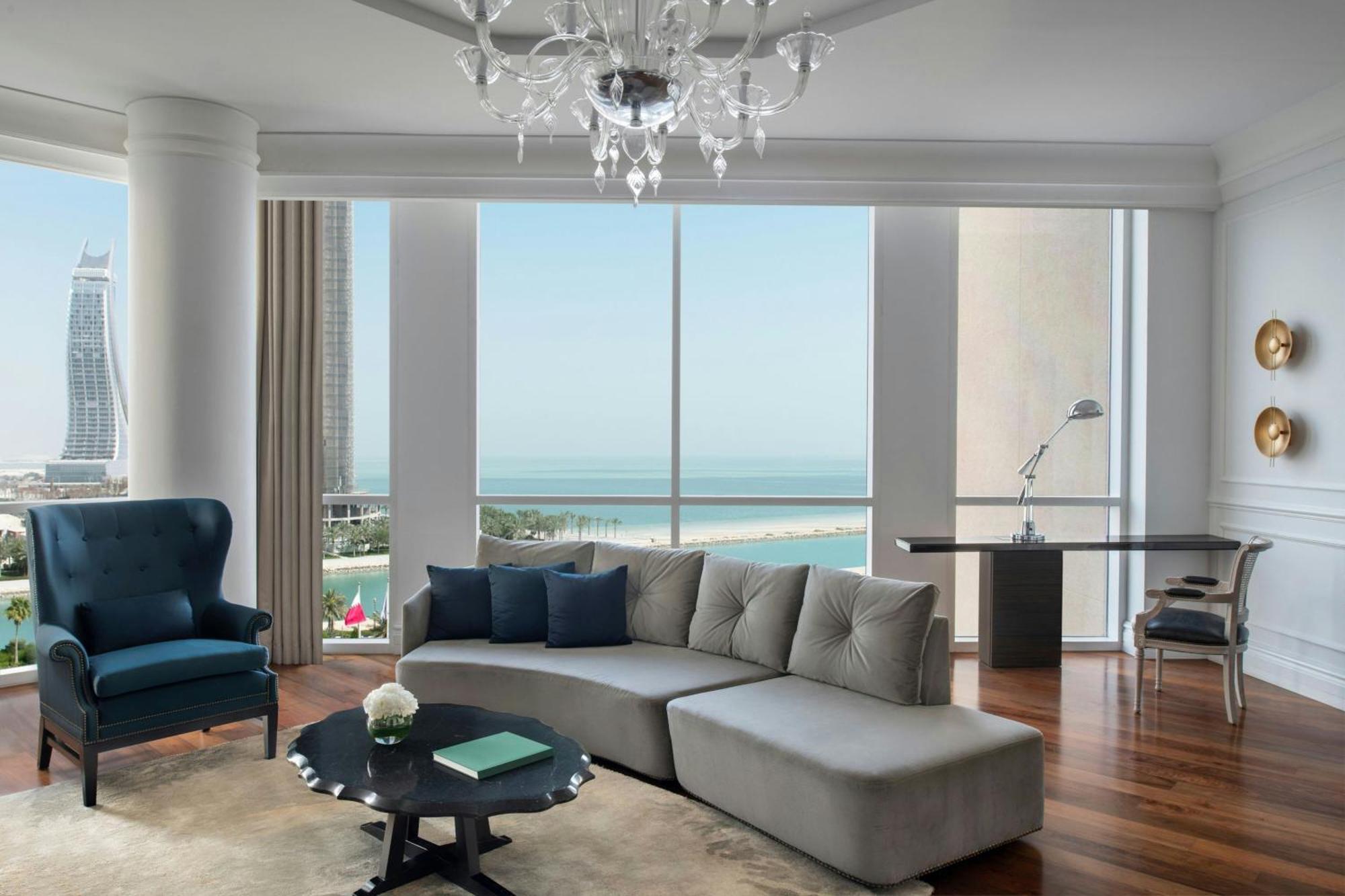 เดอะ ริตซ์-คาร์ลตัน โดฮา Hotel ภายนอก รูปภาพ A living room at Jumeirah Atlantis
